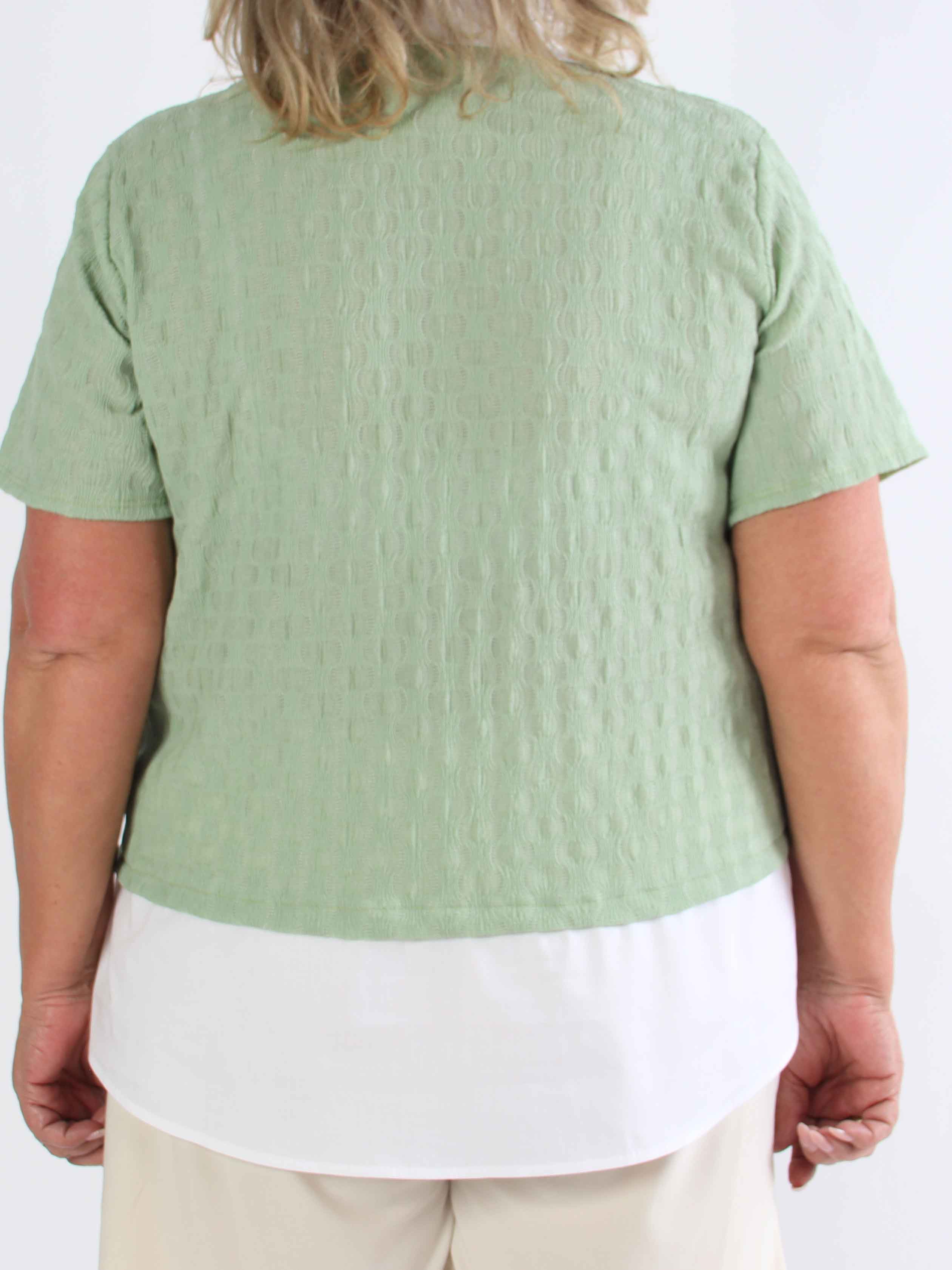 Shandel - Söt stretchig plus size-blus med skjortdetaljer